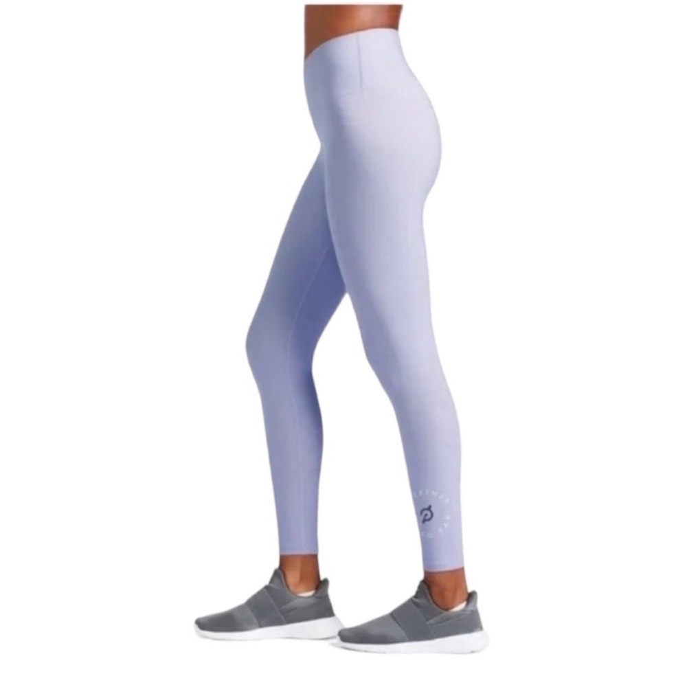 Peloton criss cross front Cadent leggings in light lavender. - Picture 2 of 4